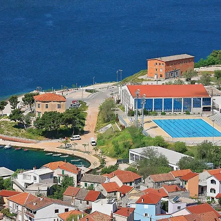 Daire Amazing Apartment In Pirovac With Wifi